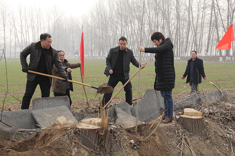 博農(nóng)集團領導、基層黨政負責人等同志積極參加植樹活動